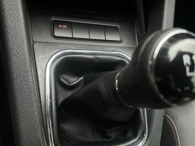 Черный Фольксваген Гольф, объемом двигателя 1.9 л и пробегом 344 тыс. км за 4850 $, фото 13 на Automoto.ua