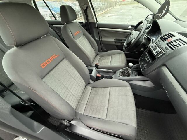 Черный Фольксваген Гольф, объемом двигателя 1.6 л и пробегом 265 тыс. км за 6300 $, фото 6 на Automoto.ua