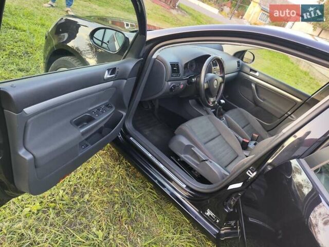 Черный Фольксваген Гольф, объемом двигателя 1.6 л и пробегом 250 тыс. км за 7500 $, фото 18 на Automoto.ua