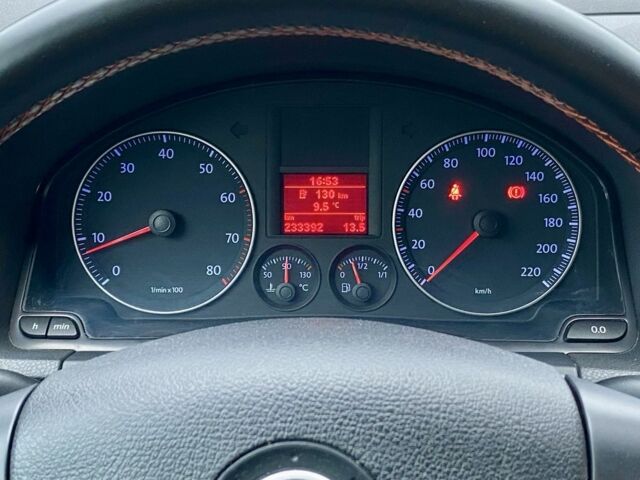 Чорний Фольксваген Гольф, об'ємом двигуна 1.4 л та пробігом 230 тис. км за 5777 $, фото 9 на Automoto.ua