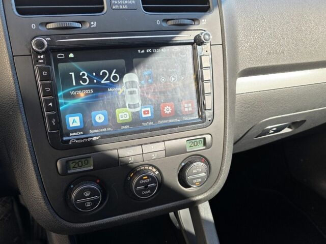 Черный Фольксваген Гольф, объемом двигателя 1.6 л и пробегом 220 тыс. км за 5250 $, фото 5 на Automoto.ua