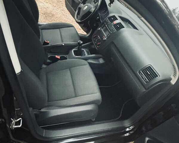 Черный Фольксваген Гольф, объемом двигателя 1.4 л и пробегом 268 тыс. км за 5650 $, фото 36 на Automoto.ua