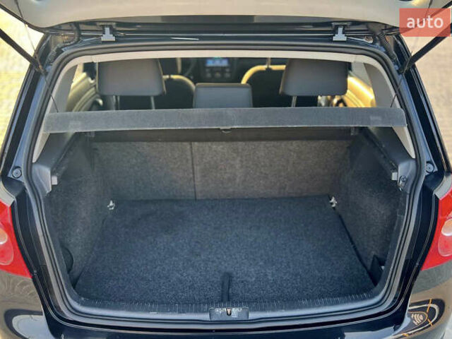 Черный Фольксваген Гольф, объемом двигателя 1.6 л и пробегом 209 тыс. км за 6300 $, фото 12 на Automoto.ua