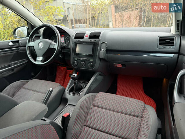 Черный Фольксваген Гольф, объемом двигателя 1.39 л и пробегом 207 тыс. км за 5599 $, фото 6 на Automoto.ua