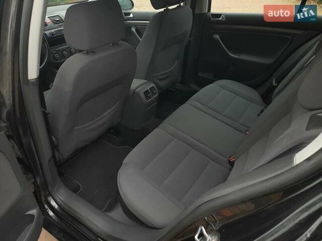 Черный Фольксваген Гольф, объемом двигателя 1.6 л и пробегом 260 тыс. км за 5399 $, фото 30 на Automoto.ua