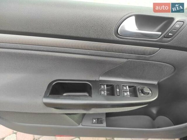 Черный Фольксваген Гольф, объемом двигателя 1.6 л и пробегом 188 тыс. км за 5500 $, фото 14 на Automoto.ua