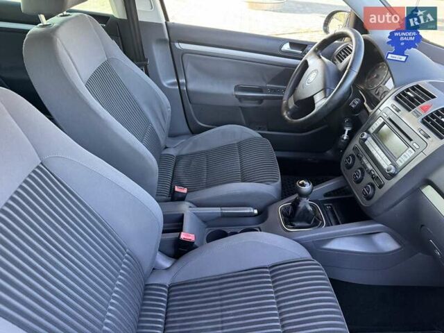 Черный Фольксваген Гольф, объемом двигателя 1.6 л и пробегом 258 тыс. км за 5950 $, фото 10 на Automoto.ua