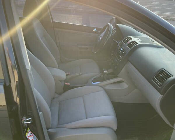 Черный Фольксваген Гольф, объемом двигателя 1.6 л и пробегом 138 тыс. км за 6500 $, фото 16 на Automoto.ua