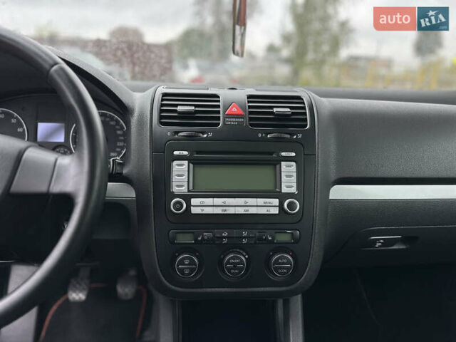 Черный Фольксваген Гольф, объемом двигателя 1.6 л и пробегом 221 тыс. км за 6600 $, фото 31 на Automoto.ua