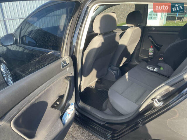 Черный Фольксваген Гольф, объемом двигателя 1.6 л и пробегом 209 тыс. км за 6300 $, фото 7 на Automoto.ua