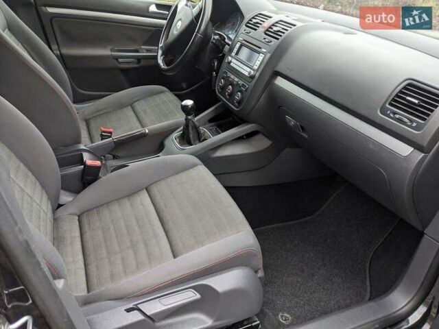 Черный Фольксваген Гольф, объемом двигателя 1.4 л и пробегом 202 тыс. км за 4999 $, фото 48 на Automoto.ua