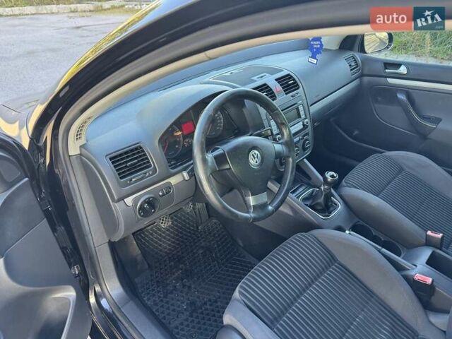 Черный Фольксваген Гольф, объемом двигателя 1.6 л и пробегом 258 тыс. км за 5950 $, фото 20 на Automoto.ua