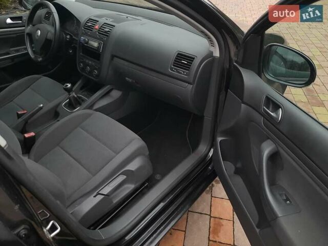 Черный Фольксваген Гольф, объемом двигателя 1.6 л и пробегом 260 тыс. км за 5399 $, фото 38 на Automoto.ua