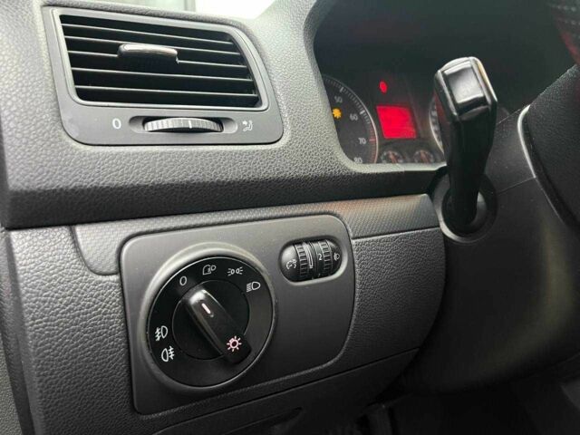 Черный Фольксваген Гольф, объемом двигателя 1.4 л и пробегом 268 тыс. км за 6490 $, фото 16 на Automoto.ua