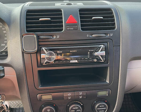 Черный Фольксваген Гольф, объемом двигателя 1.6 л и пробегом 138 тыс. км за 6500 $, фото 10 на Automoto.ua