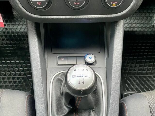 Чорний Фольксваген Гольф, об'ємом двигуна 1.4 л та пробігом 230 тис. км за 5777 $, фото 12 на Automoto.ua