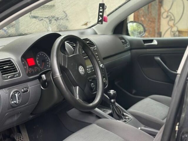 Черный Фольксваген Гольф, объемом двигателя 1.4 л и пробегом 260 тыс. км за 4900 $, фото 4 на Automoto.ua