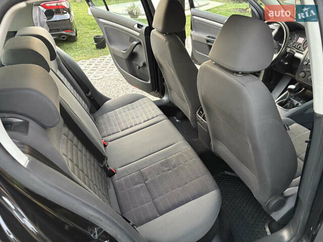 Черный Фольксваген Гольф, объемом двигателя 1.6 л и пробегом 240 тыс. км за 6150 $, фото 20 на Automoto.ua