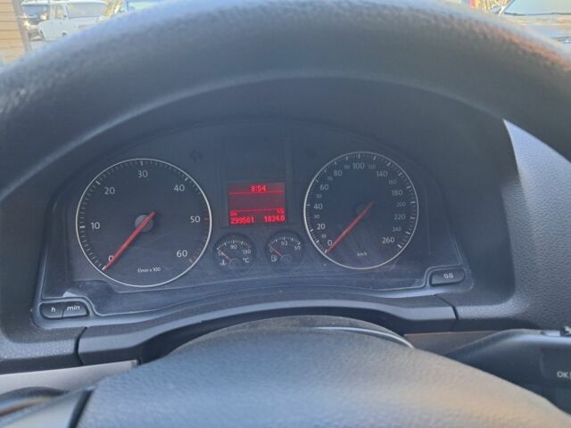 Чорний Фольксваген Гольф, об'ємом двигуна 2 л та пробігом 299 тис. км за 3600 $, фото 6 на Automoto.ua