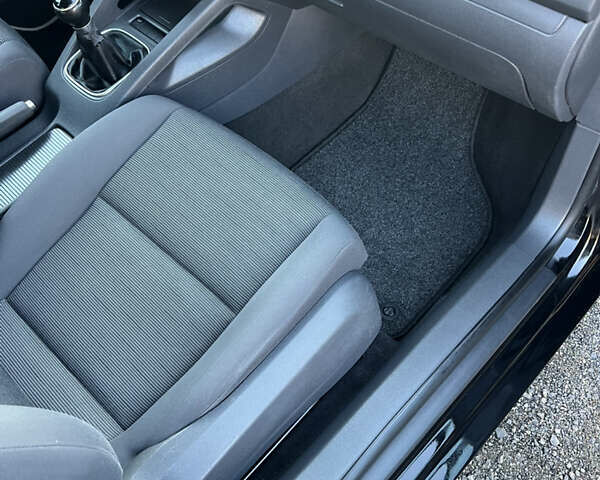 Чорний Фольксваген Гольф, об'ємом двигуна 1.6 л та пробігом 181 тис. км за 5899 $, фото 16 на Automoto.ua