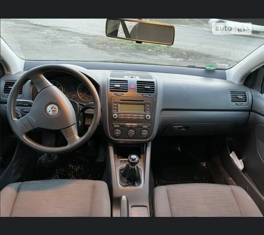 Черный Фольксваген Гольф, объемом двигателя 1.4 л и пробегом 200 тыс. км за 5600 $, фото 6 на Automoto.ua