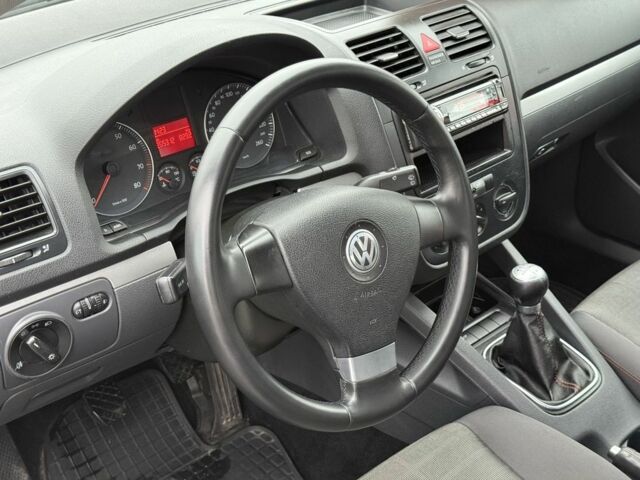 Черный Фольксваген Гольф, объемом двигателя 1.6 л и пробегом 265 тыс. км за 6300 $, фото 11 на Automoto.ua