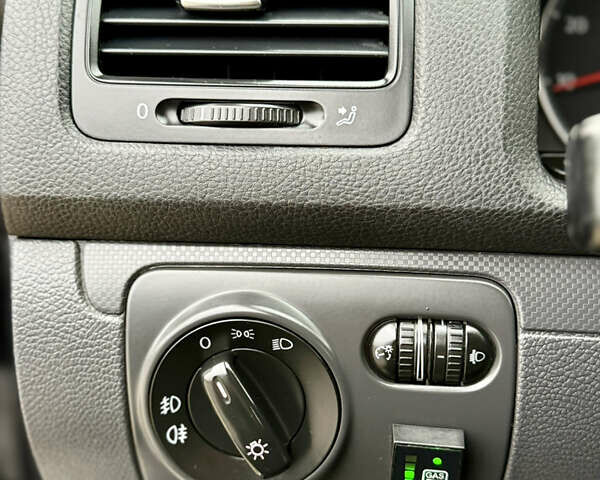 Черный Фольксваген Гольф, объемом двигателя 1.6 л и пробегом 185 тыс. км за 6200 $, фото 56 на Automoto.ua