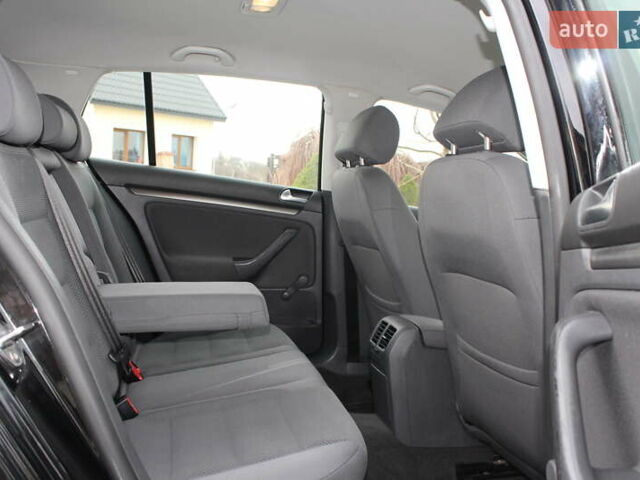 Чорний Фольксваген Гольф, об'ємом двигуна 1.6 л та пробігом 205 тис. км за 5790 $, фото 64 на Automoto.ua