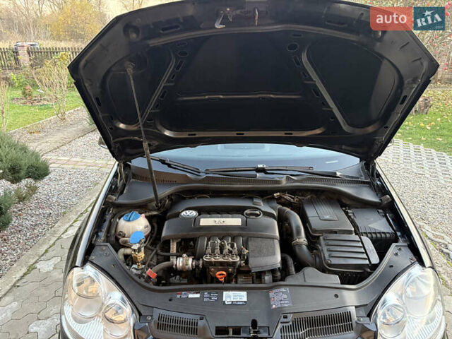 Черный Фольксваген Гольф, объемом двигателя 1.6 л и пробегом 240 тыс. км за 6150 $, фото 34 на Automoto.ua