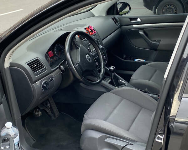 Чорний Фольксваген Гольф, об'ємом двигуна 1.6 л та пробігом 190 тис. км за 6032 $, фото 24 на Automoto.ua