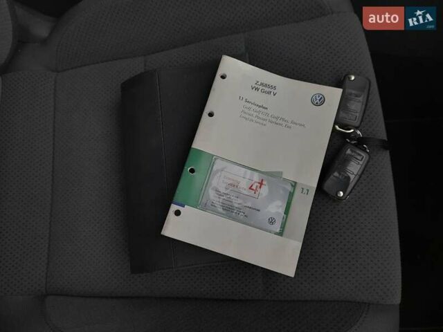 Черный Фольксваген Гольф, объемом двигателя 1.6 л и пробегом 260 тыс. км за 5399 $, фото 41 на Automoto.ua
