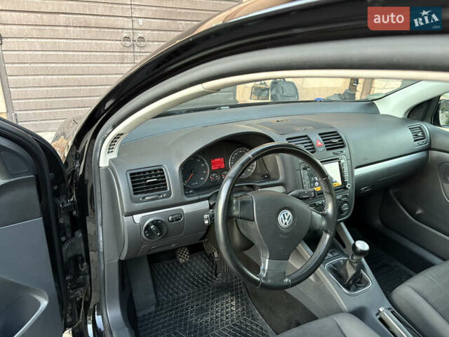 Черный Фольксваген Гольф, объемом двигателя 1.6 л и пробегом 240 тыс. км за 6150 $, фото 14 на Automoto.ua