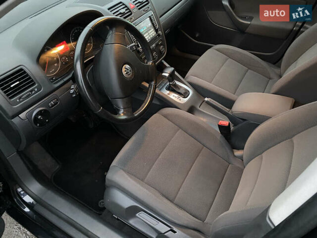 Чорний Фольксваген Гольф, об'ємом двигуна 1.6 л та пробігом 233 тис. км за 6800 $, фото 30 на Automoto.ua