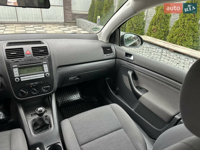 Черный Фольксваген Гольф, объемом двигателя 1.4 л и пробегом 187 тыс. км за 6500 $, фото 66 на Automoto.ua