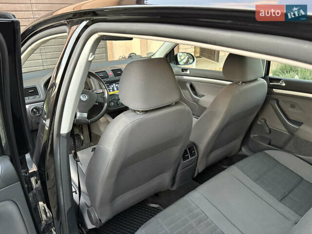Черный Фольксваген Гольф, объемом двигателя 1.6 л и пробегом 240 тыс. км за 6150 $, фото 16 на Automoto.ua