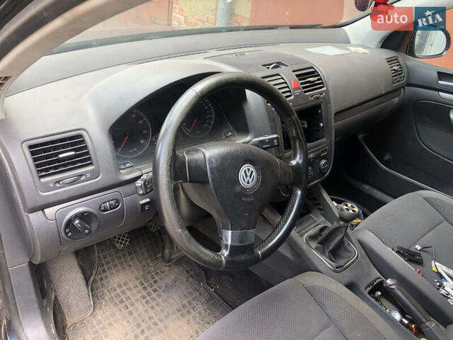 Черный Фольксваген Гольф, объемом двигателя 1.6 л и пробегом 230 тыс. км за 3500 $, фото 5 на Automoto.ua