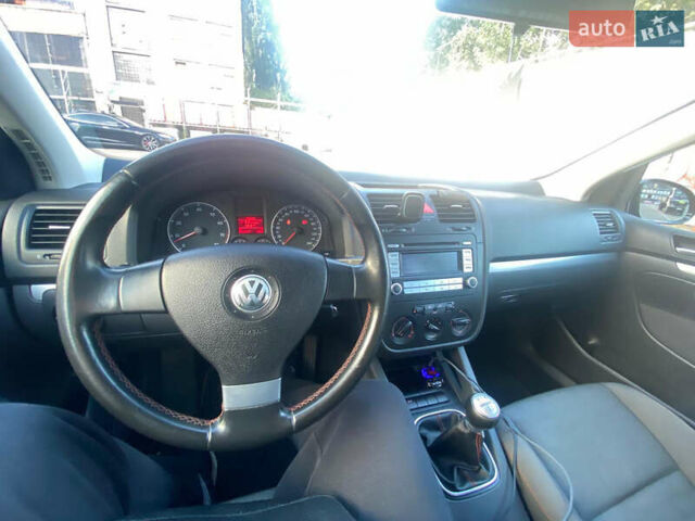 Чорний Фольксваген Гольф, об'ємом двигуна 1.6 л та пробігом 210 тис. км за 6000 $, фото 16 на Automoto.ua