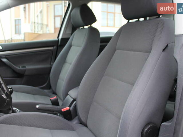 Чорний Фольксваген Гольф, об'ємом двигуна 1.6 л та пробігом 205 тис. км за 5790 $, фото 39 на Automoto.ua