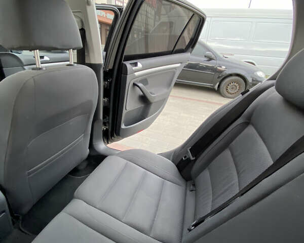 Чорний Фольксваген Гольф, об'ємом двигуна 1.6 л та пробігом 190 тис. км за 6032 $, фото 17 на Automoto.ua