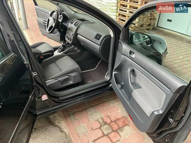 Черный Фольксваген Гольф, объемом двигателя 1.6 л и пробегом 98 тыс. км за 6799 $, фото 20 на Automoto.ua