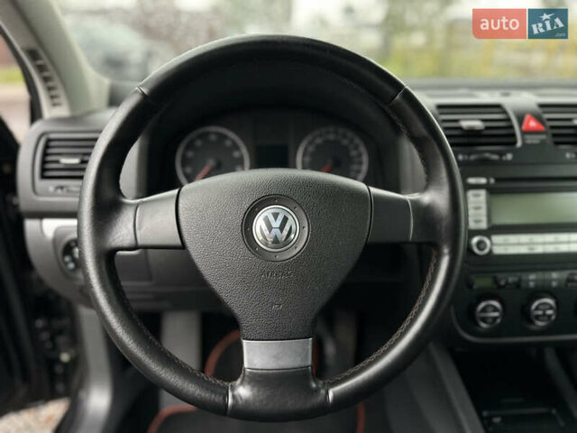 Черный Фольксваген Гольф, объемом двигателя 1.6 л и пробегом 221 тыс. км за 6600 $, фото 28 на Automoto.ua