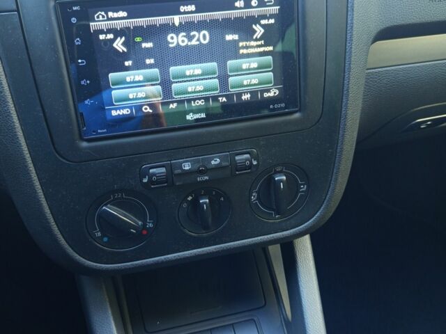 Черный Фольксваген Гольф, объемом двигателя 1.6 л и пробегом 200 тыс. км за 5300 $, фото 5 на Automoto.ua