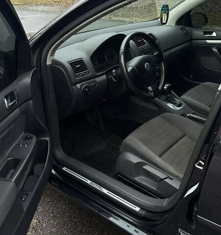 Черный Фольксваген Гольф, объемом двигателя 1.6 л и пробегом 200 тыс. км за 6900 $, фото 7 на Automoto.ua