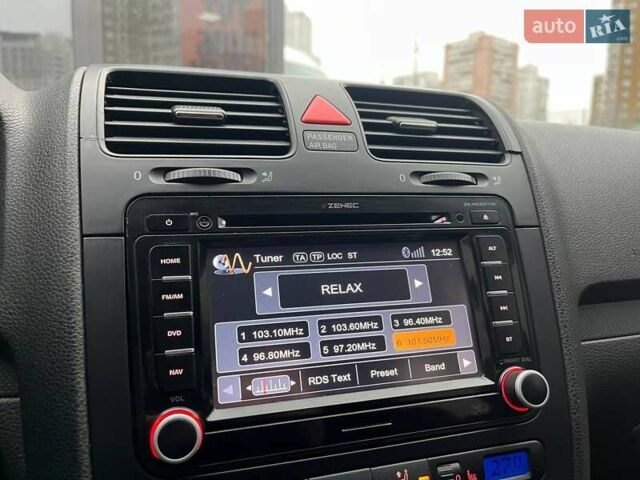 Черный Фольксваген Гольф, объемом двигателя 1.39 л и пробегом 268 тыс. км за 6490 $, фото 21 на Automoto.ua