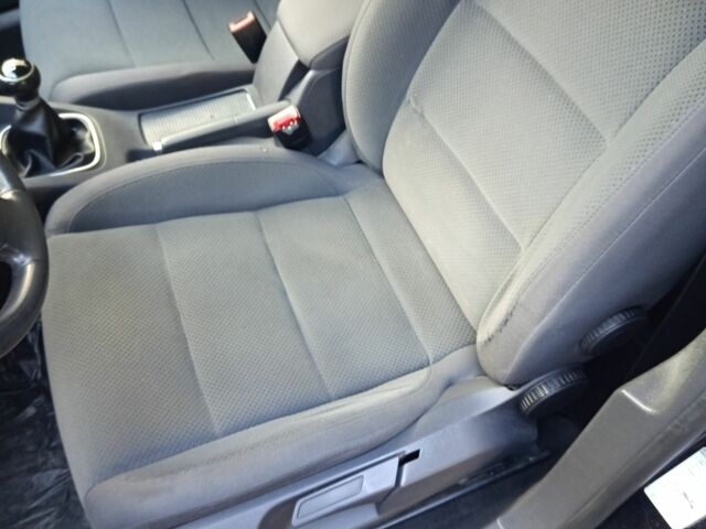 Черный Фольксваген Гольф, объемом двигателя 1.6 л и пробегом 200 тыс. км за 5300 $, фото 8 на Automoto.ua