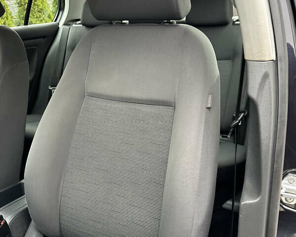 Черный Фольксваген Гольф, объемом двигателя 1.4 л и пробегом 187 тыс. км за 6500 $, фото 33 на Automoto.ua