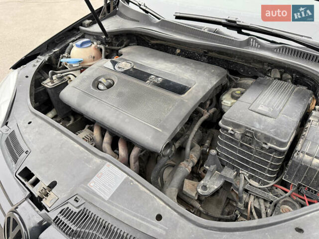 Черный Фольксваген Гольф, объемом двигателя 1.39 л и пробегом 260 тыс. км за 4999 $, фото 18 на Automoto.ua