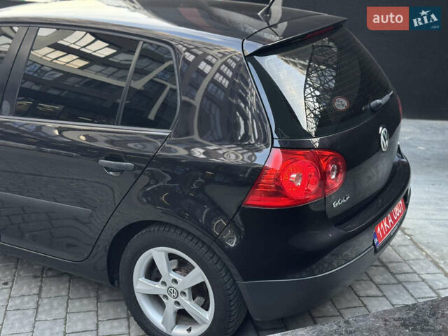 Черный Фольксваген Гольф, объемом двигателя 1.6 л и пробегом 190 тыс. км за 5350 $, фото 6 на Automoto.ua