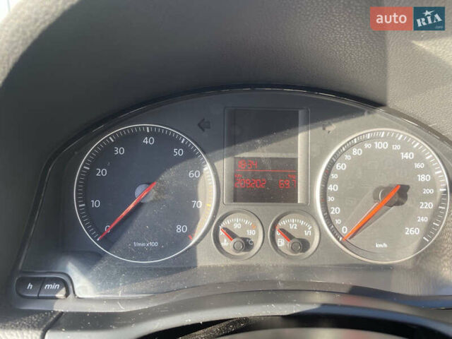 Черный Фольксваген Гольф, объемом двигателя 1.6 л и пробегом 209 тыс. км за 6300 $, фото 9 на Automoto.ua