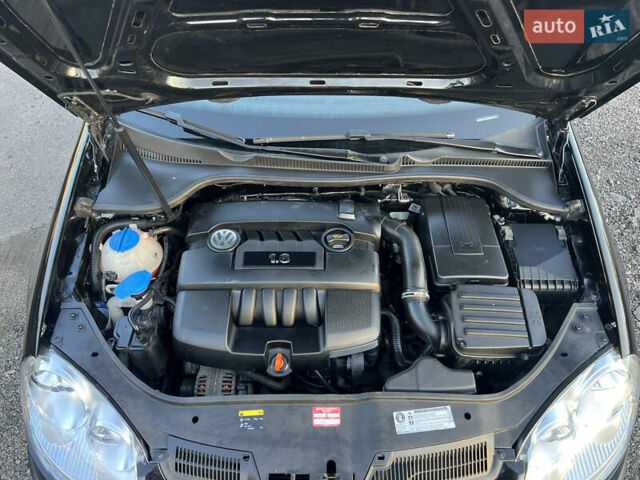 Чорний Фольксваген Гольф, об'ємом двигуна 1.6 л та пробігом 181 тис. км за 5899 $, фото 27 на Automoto.ua